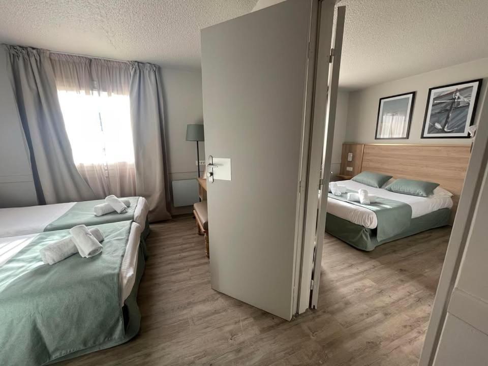 Two Connecting Double Rooms,1652761671:JPEG